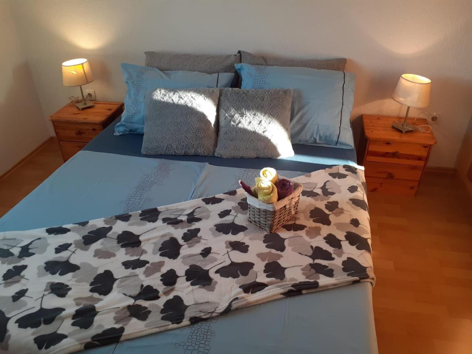 Apartments With A Parking Space Vodice - 13973 Rom bilde