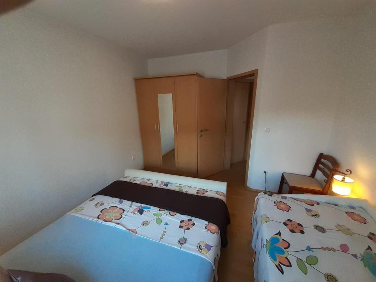 Apartments With A Parking Space Vodice - 13973 Rom bilde