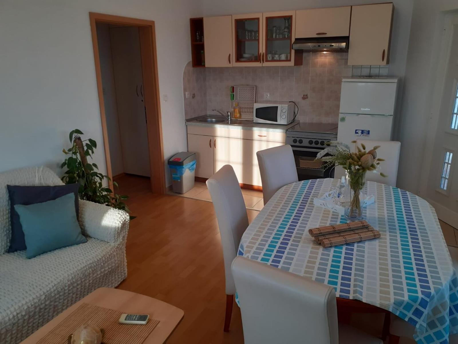 Apartments With A Parking Space Vodice - 13973 Rom bilde
