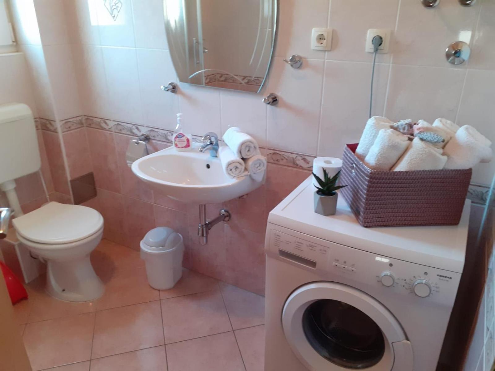 Apartments With A Parking Space Vodice - 13973 Rom bilde